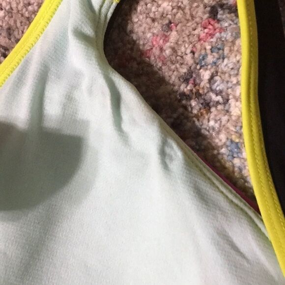 Nike sports bra. New - Picture 3 of 3